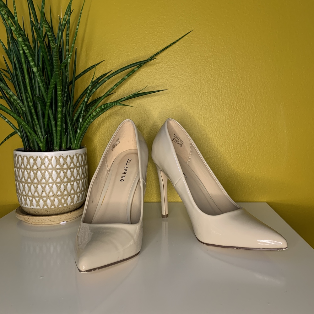 NUDE PUMPS